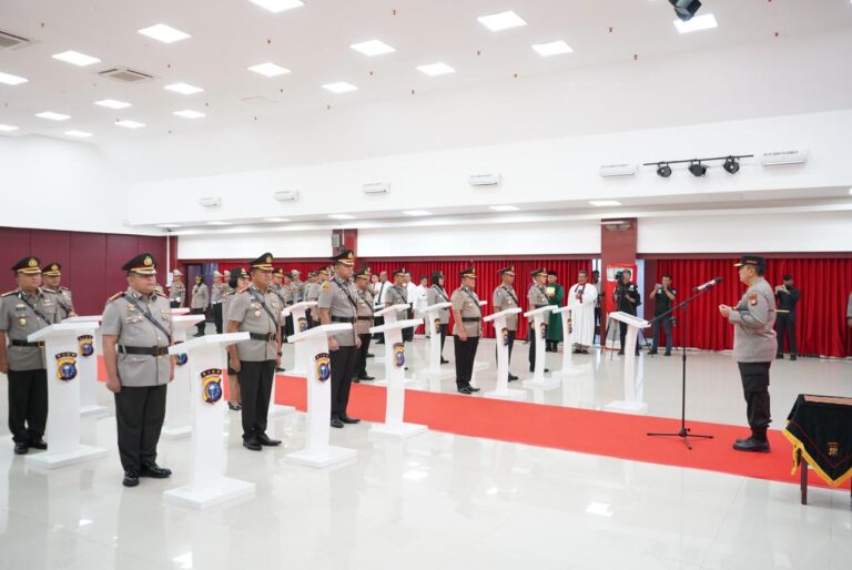 Polda Riau Lakukan Sertijab Kepada Beberapa Pejabat Utama Dan Kapolresnya