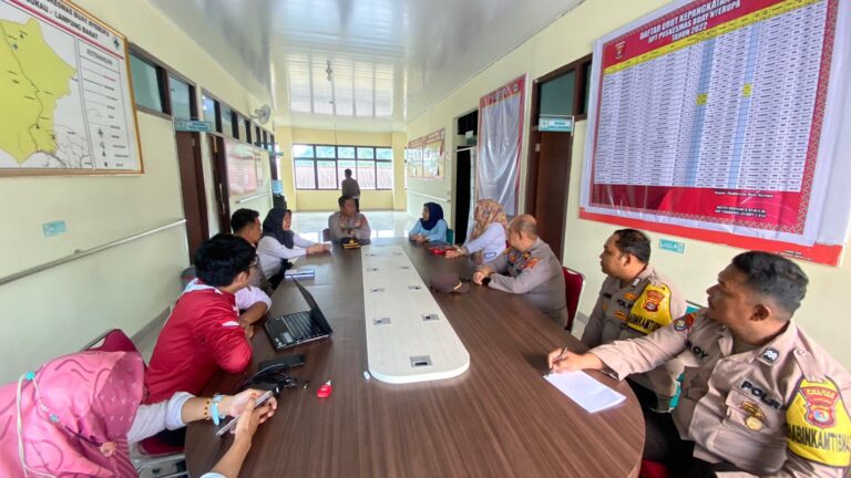 Kapolres Lambar sampaikan pesan Kamtibmas saat Jumat Curhat