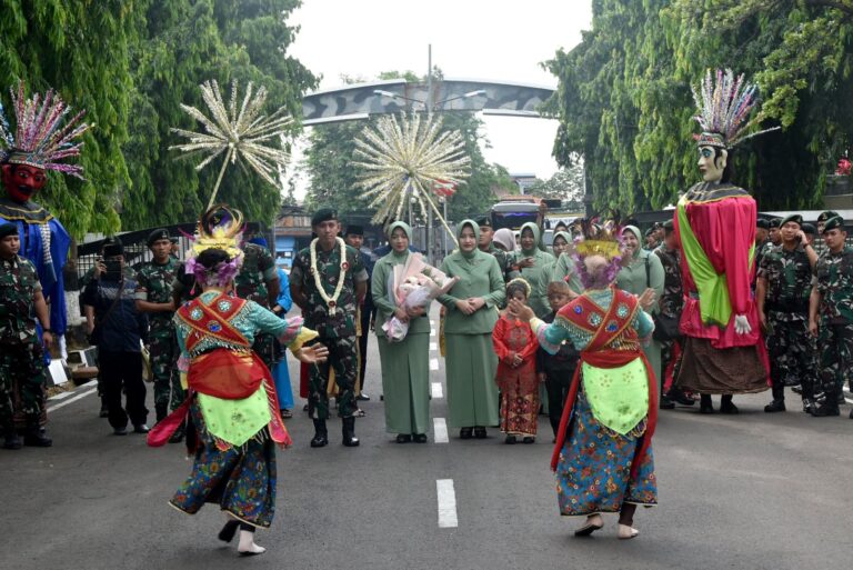 Danbrigif Mekanis 1 PIK/Jaya Sakti Melaksanakan Kunjungan Kerja Ke Yonif Mekanis 201/Jaya Yudha
