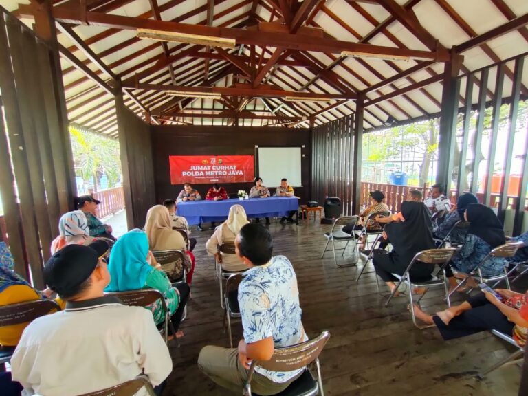 Srikandi Polres Kepulauan Seribu Adakan Jumat Curhat untuk Memperkuat Kamtibmas di Pulau Untung Jawa