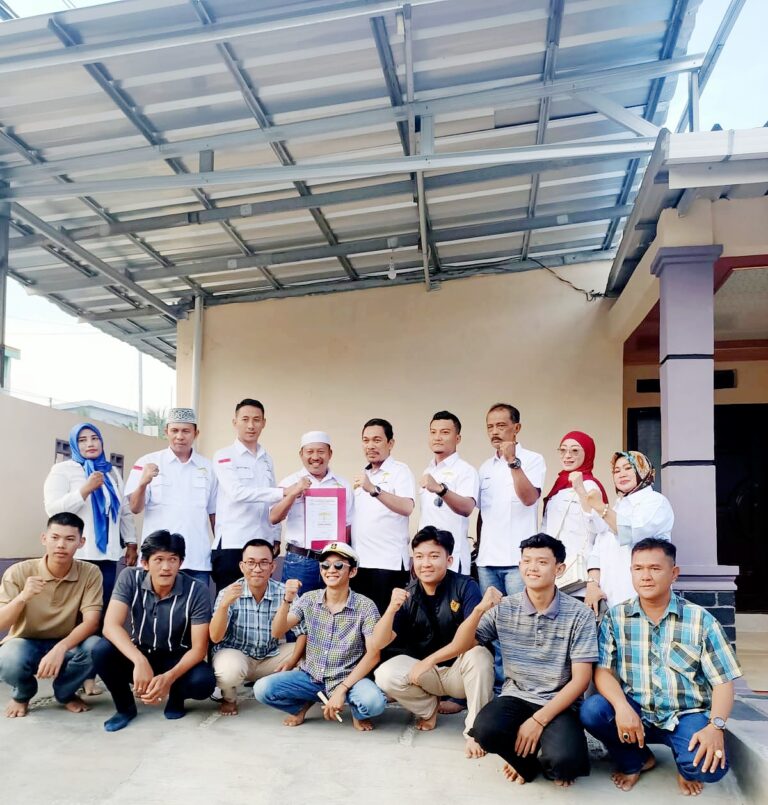 Serah Terima SK Laskar Lampung Indonesia Ke Ketua PAC LLI Kecamatan Rajabasa