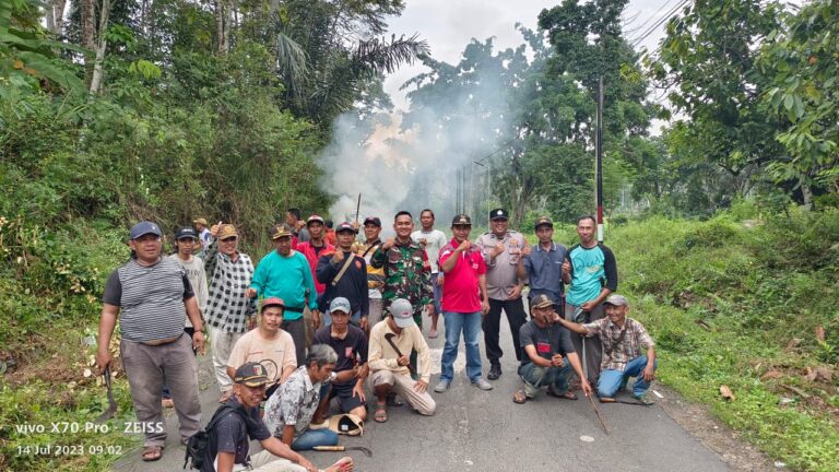 Pemdes Panengahan Way Khilau Lakukan Gotong Royong Jum’at Bersih Jelang Hut Pesawaran Ke 16 Tahun