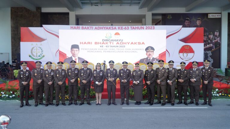 Kepala Kejaksaan Tinggi Riau Pimpin Upacara Dalam Rangka Hari Bhakti  Adhiyaksa Ke – 63 Tahun 2023