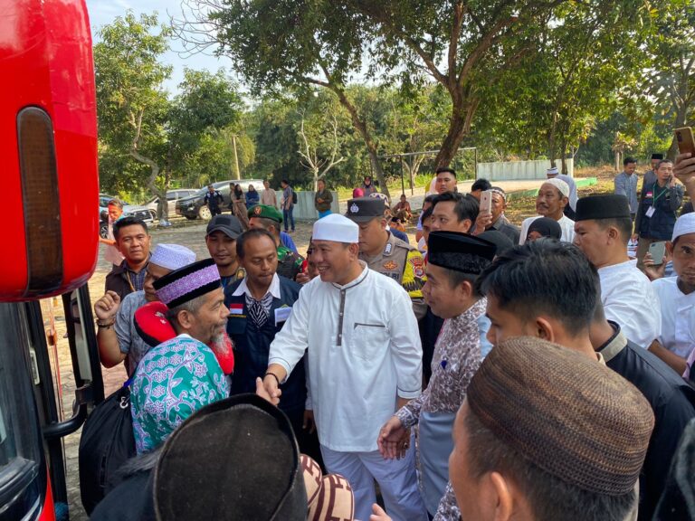 Sekda Tuba Ir. Anthoni, M.M Sambut Kedatangan Jamaah Haji Kabupaten Tulang Bawang Tahun 2023