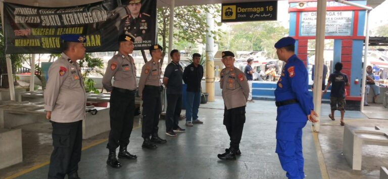 Polres Kepulauan Seribu Amankan Keberangkatan Warga dan Wisatawan di Dermaga 16 dan 17 Marina Ancol Menuju Kepulauan Seribu