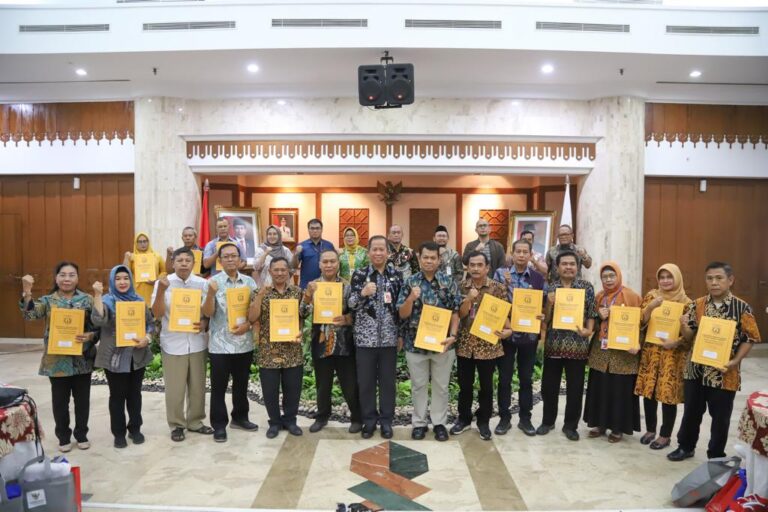 SK Pensiun di Berikan Kepada 16 ASN yang Ada di Jakarta Utara