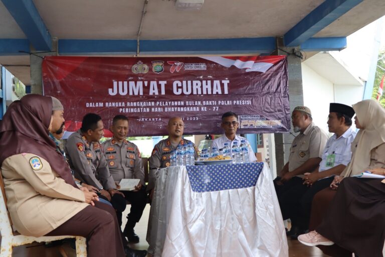 Kapolres Kepulauan Seribu Mendatangi SMKN 61 Pulau Tidung untuk Giat Jumat Curhat dan Memperkuat Hubungan dengan Masyarakat