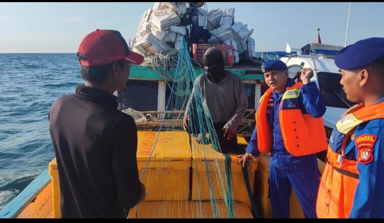 Team Patroli Satpolair Polres Kepulauan Seribu Jalankan Patroli Laut dengan Kapal Patroli KP. VII – 40 – 203 di Pulau Untung Jawa