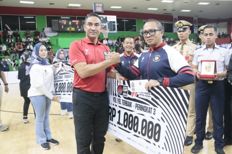 Wakapolda Metro Jaya Hadiri Acara Penutupan Tournament Kapolri Cup Basketball Tournament 2023