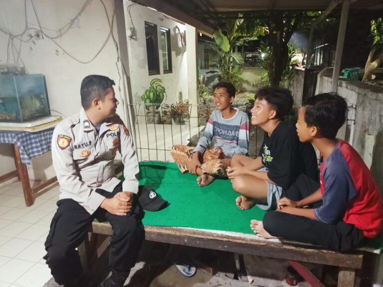 Polsek Kepulauan Seribu Selatan Gencarkan Patroli Perintis Presisi untuk Cegah Kenakalan Remaja di Pulau Untung Jawa