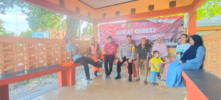Bhabinkamtibmas Pulau Untung Jawa Bersama Pemilik Jasa Wisata dan Tokoh Masyarakat Menjaga Ketertiban Kamtibmas Dalam Jumat Curhat