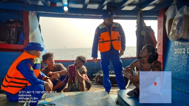 Tim Patroli Polair Polres Kepulauan Seribu Menjaga Keamanan Perairan Pulau Untung Jawa