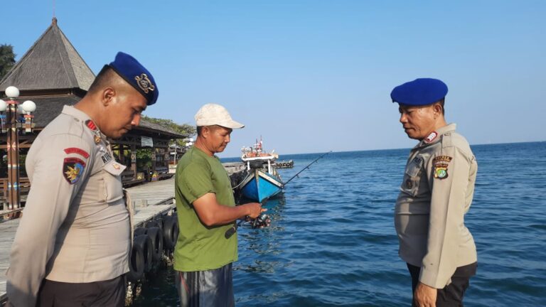 Team Patroli Satpolair Polres Kepulauan Seribu Memperkuat Keamanan di Pulau Ayer Melalui Giat Patroli Kapal