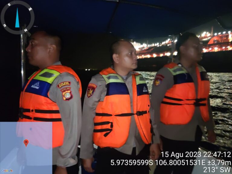 Tim Patroli Polair Polres Kepulauan Seribu Tingkatkan Keamanan dengan Giat Patroli Laut Malam di Perairan Pulau Untung Jawa