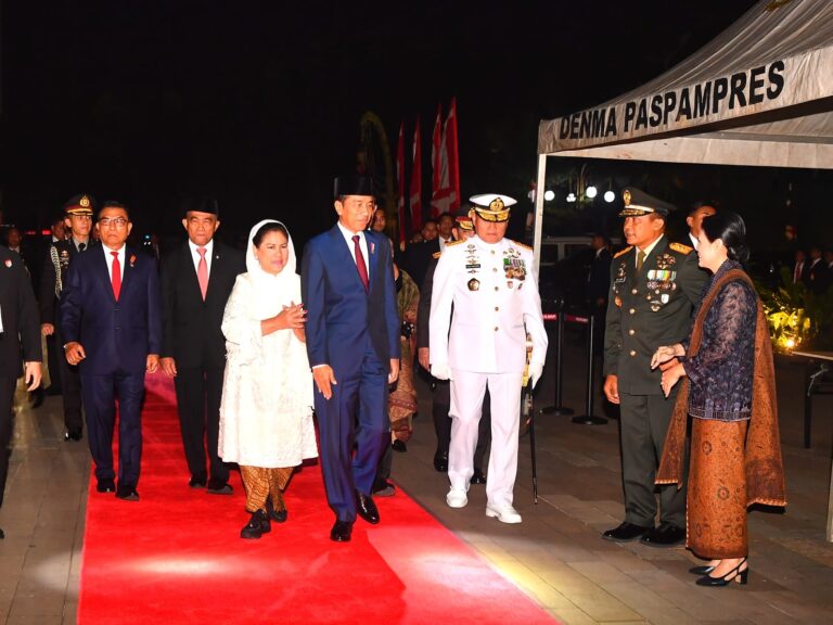 Pangdam Jaya Dampingi Presiden RI Pimpin Apel Kehormatan dan Renungan Suci di TMPN Utama Kalibata