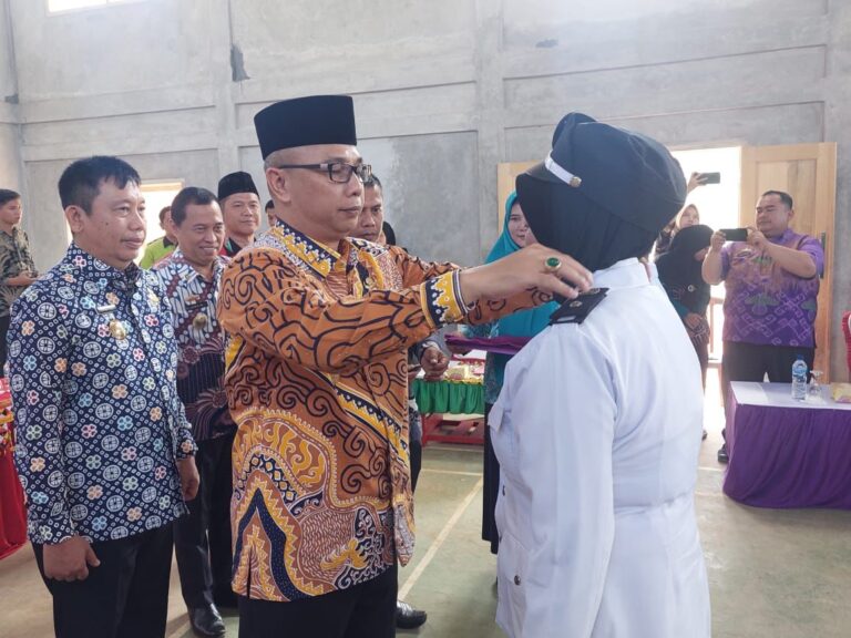 PLH Bupati Tanggamus MELANTIK PENJABAT KEPALA PEKON.
