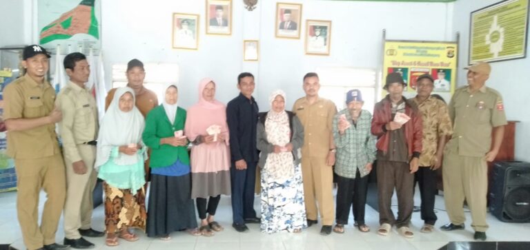 Peratin Pekon Tambak Jaya Bagikan BLT-DD Tahap 3 Tahun Anggran 2023 Kepada 47 KPM