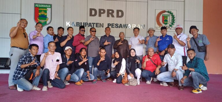 Ketua DPRD Pesawaran Akan Surati Pemkab Pesawaran Menindaklanjuti Keinginan 12 Organisasi Wartawan Pertanyakan Legalitas Peruntukan Gedung PWI Pesawaran