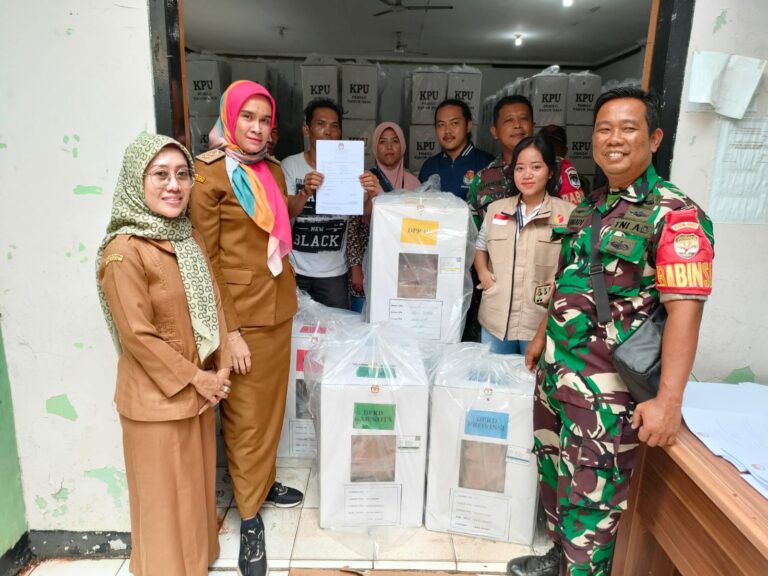 Kelurahan Kalibaru Distribusikan Kembali Kotak-Kotak Suara Hasil Pemilu Ke Kecamatan