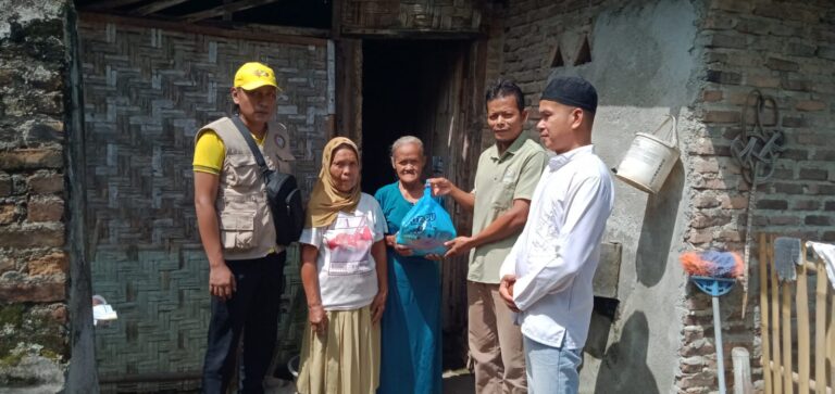 DPP Hofagi Berikan Bantuan Sembako Kepada Warga Bagelen Secara Langsung