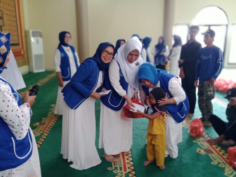 DPC (IWAPI) Kabupaten Pesawaran Berbagi Sembako dan Uang Tunai Kepada Anak Yatim dan Kaum Duafa