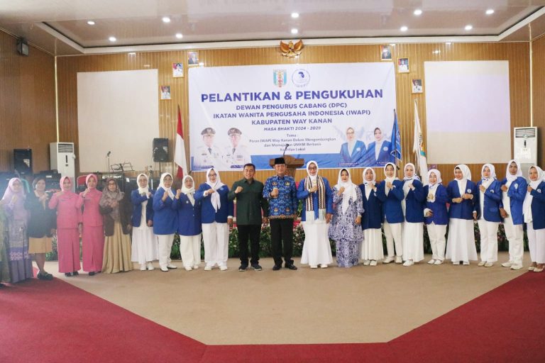 Dukung UMKM berbasis Kearifan Lokal, Bunda Reny lantik Pengurus DPC IWAPI Way Kanan Periode 2024-2029