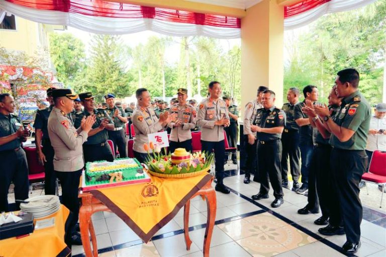 Danrem 071 Wijayakusuma berikan Surprise pada peringatan HUT Bhayangkara ke-78