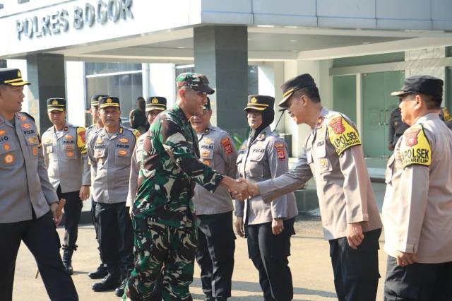 Dandim 0621 Kabupaten Bogor Laksanakan Apel Personel Polres Bogor Dan Apel Gabungan TNI/Polri