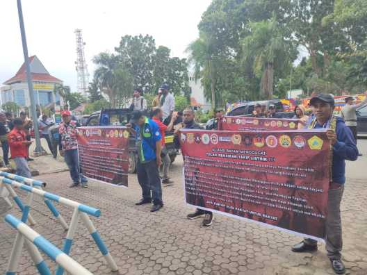 Kesal Tuntutan Demo Ditolak PLN Batam, Ketua Aksi Sebut Akan Gelar Demo Lebih Besar Lagi