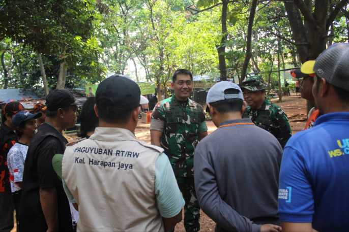 Peringati HUT TNI Ke-79, Kodim 0621 Kab. Bogor Bersama Kodam lll/Slw Gelar Karya Bakti Dengan Membersihkan Setu Cikaret