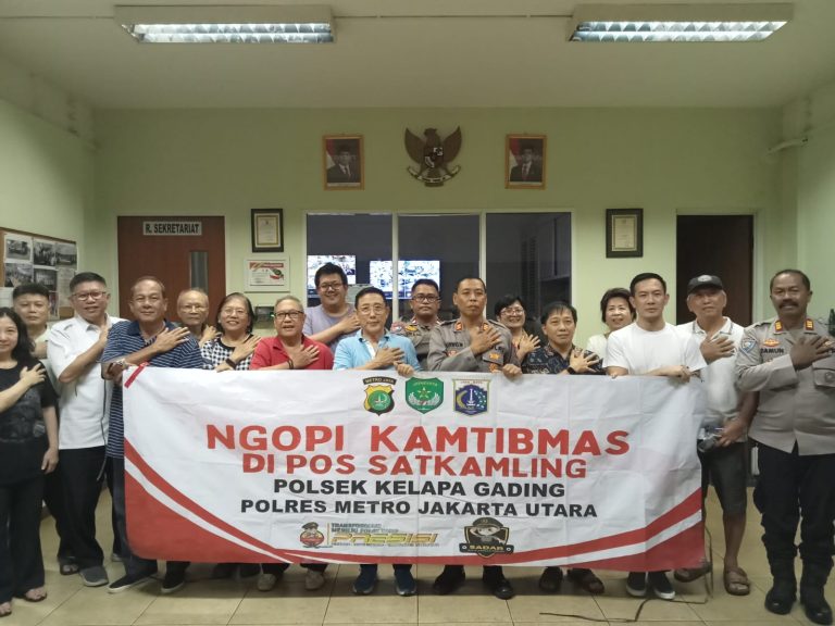 Ngopi Kamtibmas Polsek Kelapa Gading Jalin Sinergi Polisi dan Warga di Pos Satkamling RW 01 Kelurahan Kelapa Gading Timur