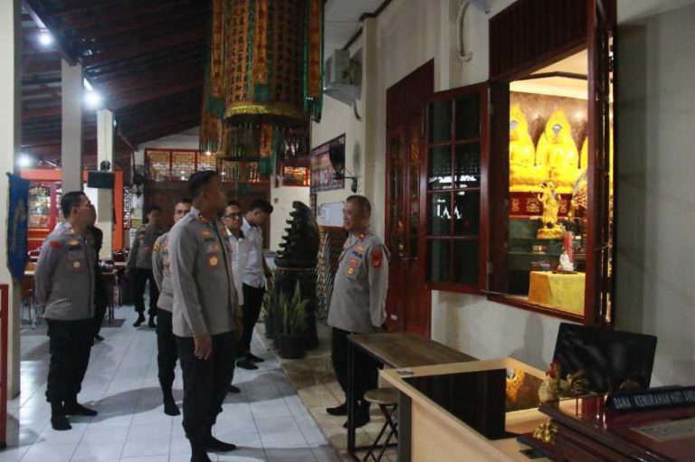 Polres Metro Jakarta Utara Pastikan Keamanan Imlek 2025 dengan Pengecekan Vihara di Tanjung Priok