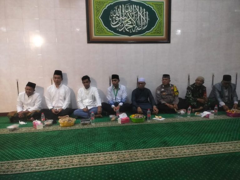 Bhabinkamtibmas Hadiri Peringatan Isra Mi’raj di Masjid Jami Al Faizin, Wujud Sinergi Polisi dan Masyarakat