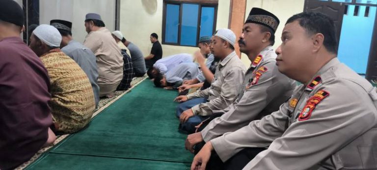 Polsek Kelapa Gading Gelar Salat Tarawih Keliling untuk Jaga Kamtibmas Selama Ramadan