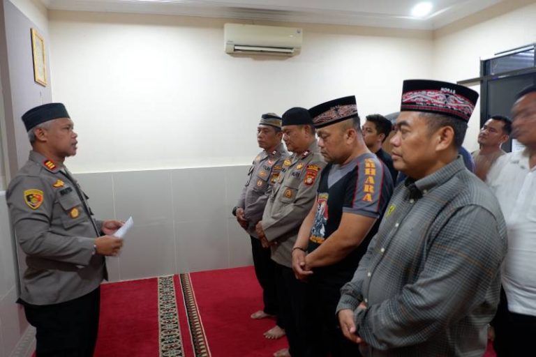 Polsek Pademangan Gelar Salat Ghaib untuk 3 Personel Polres Way Kanan yang Gugur dalam Tugas