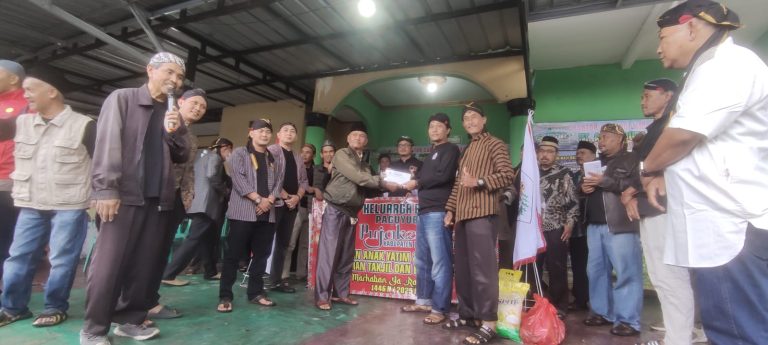 Keluarga besar paguyuban Pujakesuma Kabupaten Lampung Barat Gelar Santunan Anak yatim Piatu, Kaum Duafa, Berbagi Takjil dan Buka Bersama