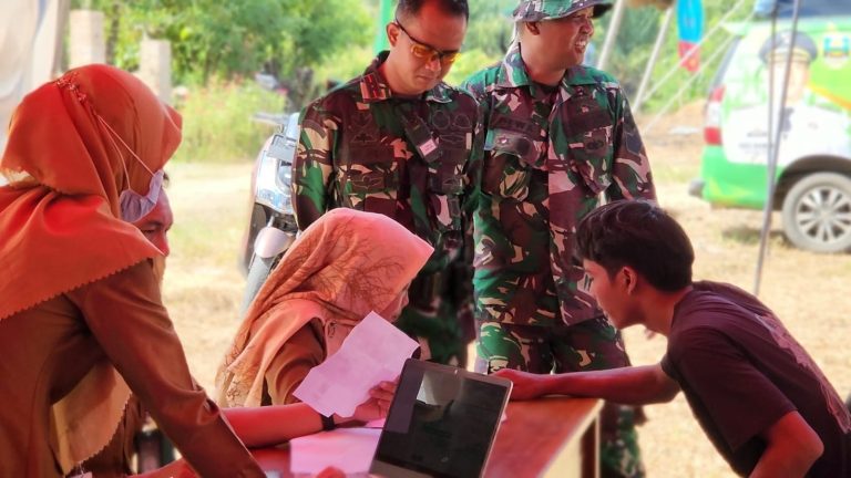 Tim Kesehatan TMMD Ke-124 Kodim 0422/Lampung Barat Kembali Berikan Pelayanan Kesehatan Gratis