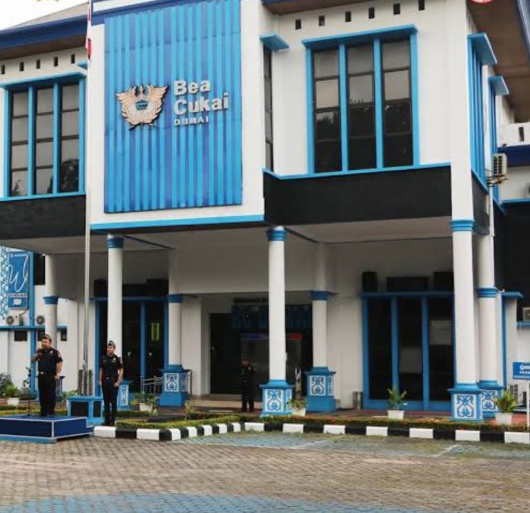 2 Oknum Bea Cukai Kota Dumai Dinilai “Idiot”, Larang Wartawan Konfirmasi