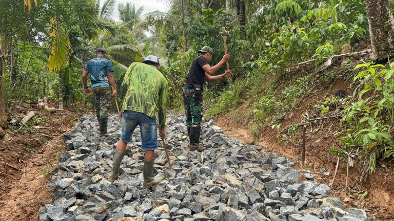 Pengerasan Badan Jalan Capai 38% di TMMD ke-124 Kodim 0422/Lampung Barat