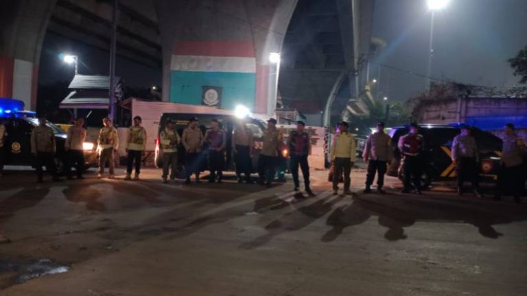 Polsek Cilincing Amankan Dua Juru Parkir Liar Operasi Brantas Jaya 2025 di Tengah Malam