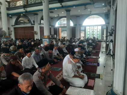 Salat Jumat Bersama Kapolres Metro Jakarta Utara di Masjid Al-Mu’min RW 05 Pegangsaan Dua, Kelapa Gading