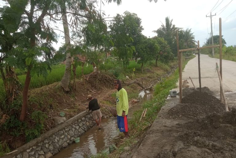 Pekerjaan Saluran Air Danawarih Diduga Proyek Siluman