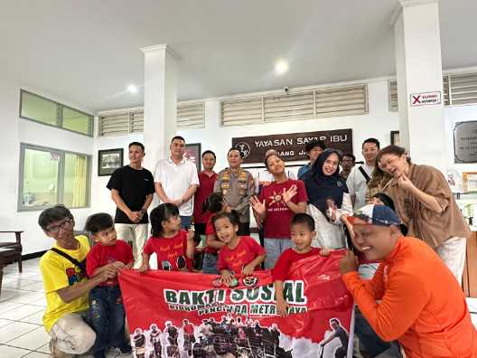 Bidhumas Polda Metro Jaya dan Komunitas Sepeda Gelar Baksos untuk Anak Telantar di Yayasan Sayap Ibu