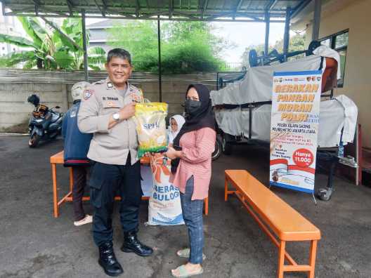 Polsek Kelapa Gading Gelar Gerakan Pangan Murah, Warga Antusias Beli Beras SPHP