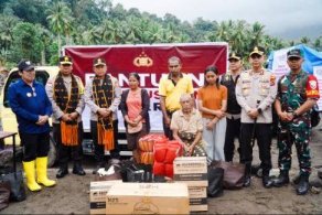 Kapolda NTT Kerahkan Personel Tambahan dan Anjing Pelacak untuk Bantu Pencarian Korban Bencana di Mauponggo