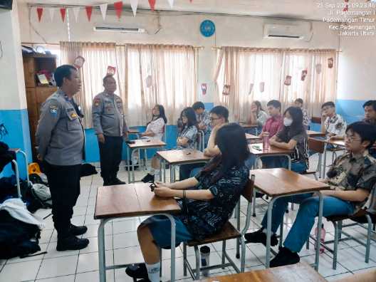 Polisi Sambangi SMA Maria Della Strada, Ajak Pelajar Jauhi Tawuran dan Narkoba