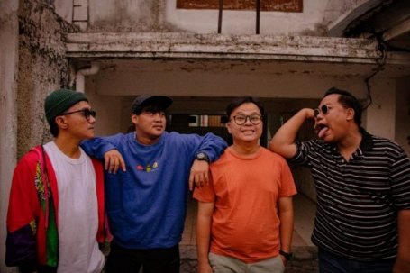 Band MANIPOL Bicara Soal Kerasnya Kehidupan Di Lagu “Hukum Alam”