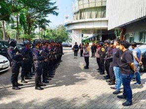 Polisi Tanggap Cepat – Tim Jibom Lakukan Penyisiran Terhadap Ancaman Teror Bom di Sekolah NJIS Kelapa Gading