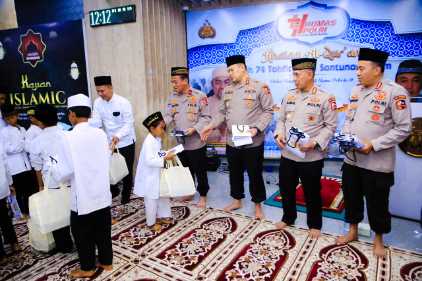Wujud Peduli Sesama, Humas Polri Berikan Tali Asih Kepada 100 Anak Yatim pada Khatanan HUT Ke-74