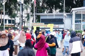 Pentas Seni Orkes Melayu Gerobak Dorong Meriahkan CFD di Bundaran HI, Polwan Sampaikan Imbauan Humanis